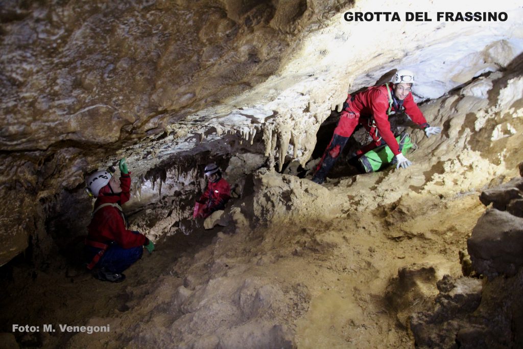 Foto nella Grotta del Frassino